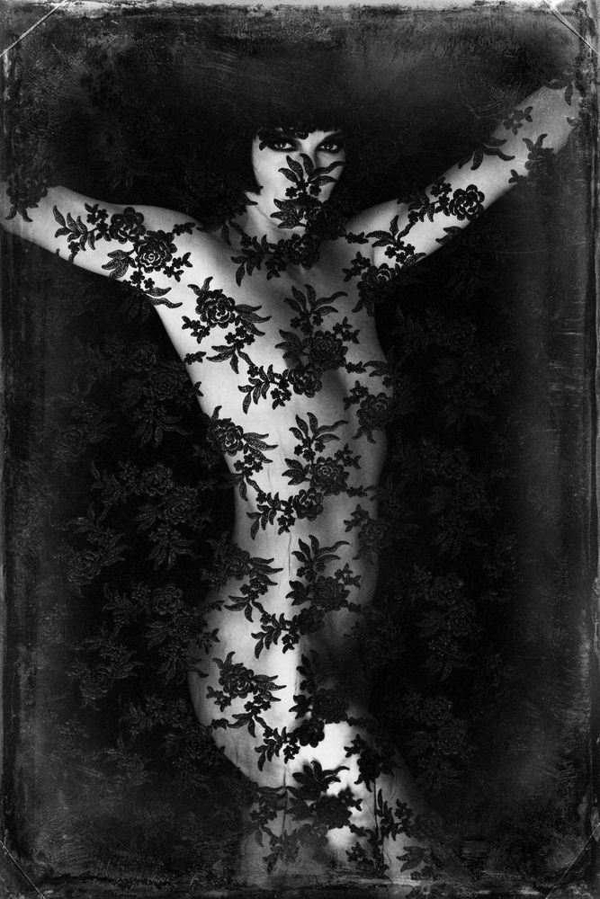 Nude woam behind a lacy material