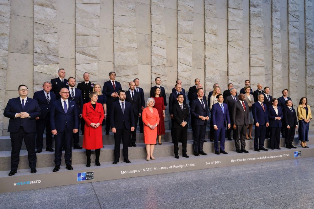 Familienfoto der NATO-Außenminister*innen. Copyright: Photothek