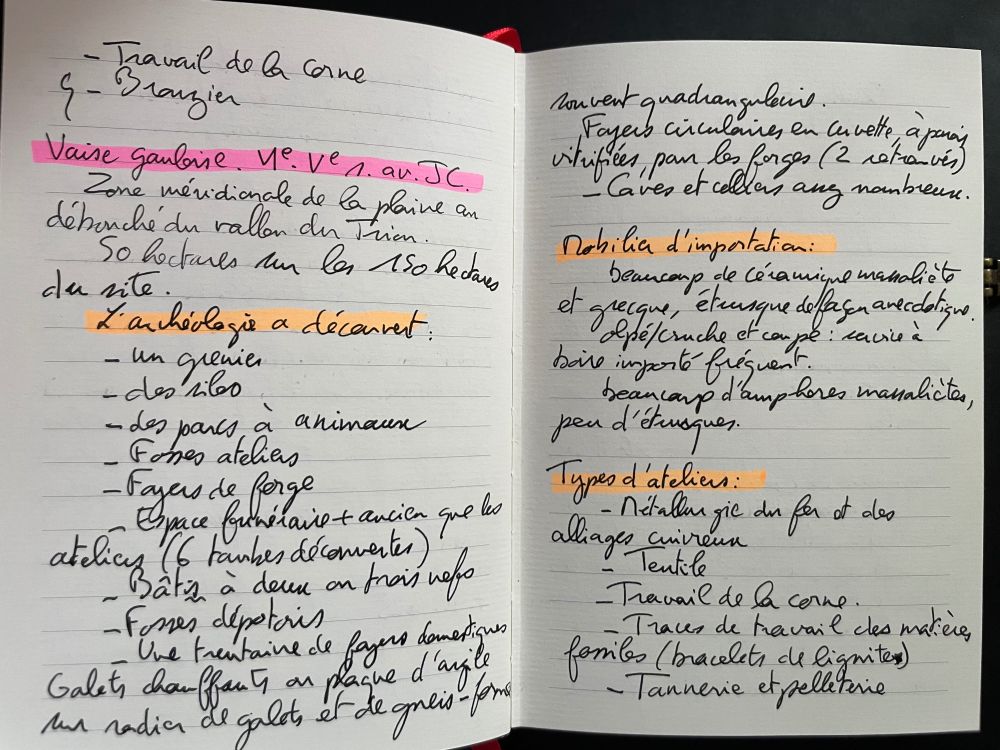 En photo, un aperçu du travail préparatoire : une prise de notes synthétisant les informations livrées par l’archéologie sur l’une des localités où Bellovèse fait étape.