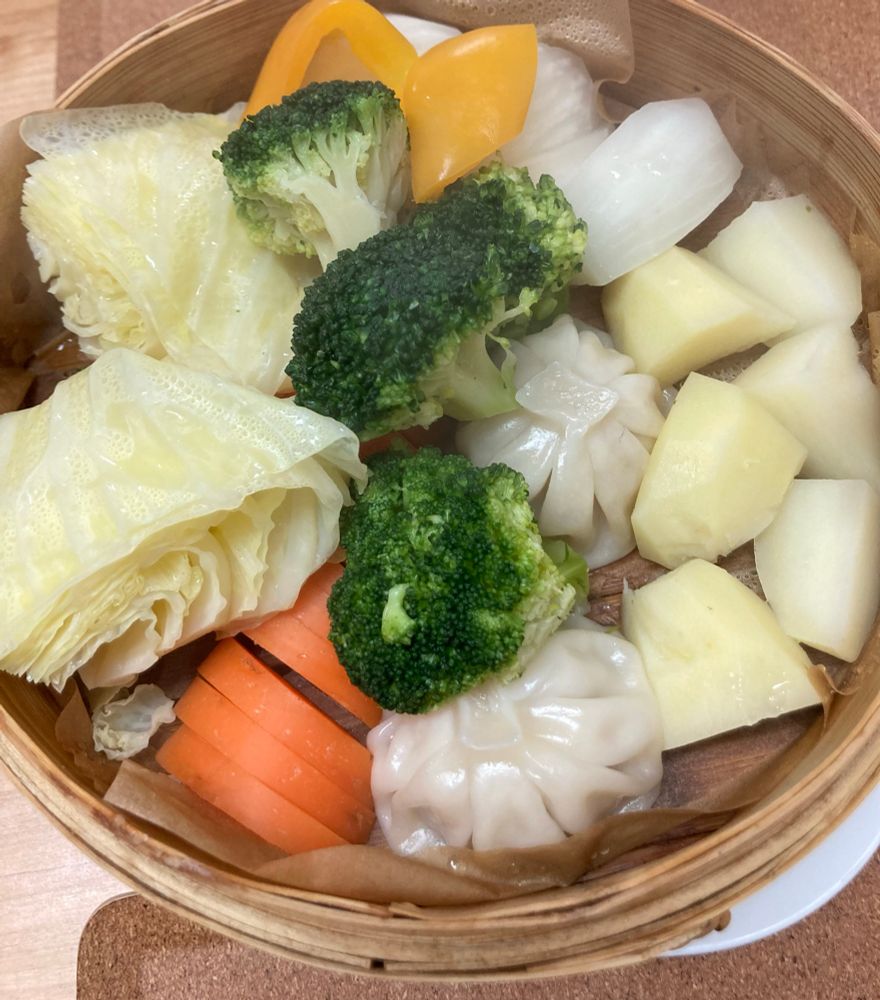 蒸篭
じゃがいも、カブ、小籠包、にんじん、ブロッコリー、キャベツ、パプリカ
