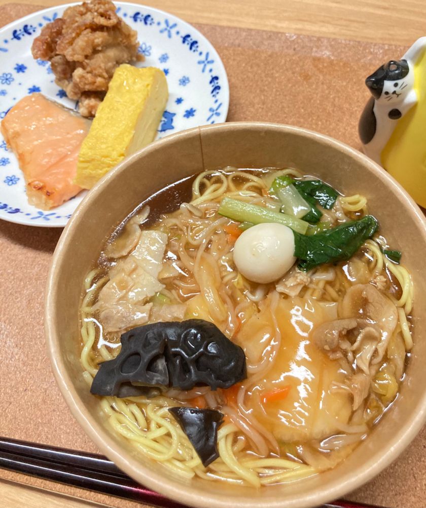 ヤオコーのお惣菜セット（卵焼き、鮭の塩焼き、鶏唐揚げ）
ヤオコーの中華あんかけそば