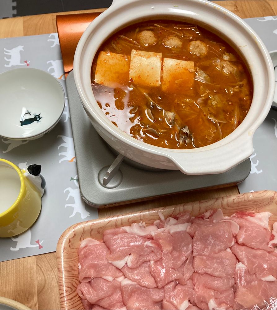 キムチ鍋
白菜、玉ねぎ、舞茸、肉団子、木綿豆腐
しゃぶ用豚肉