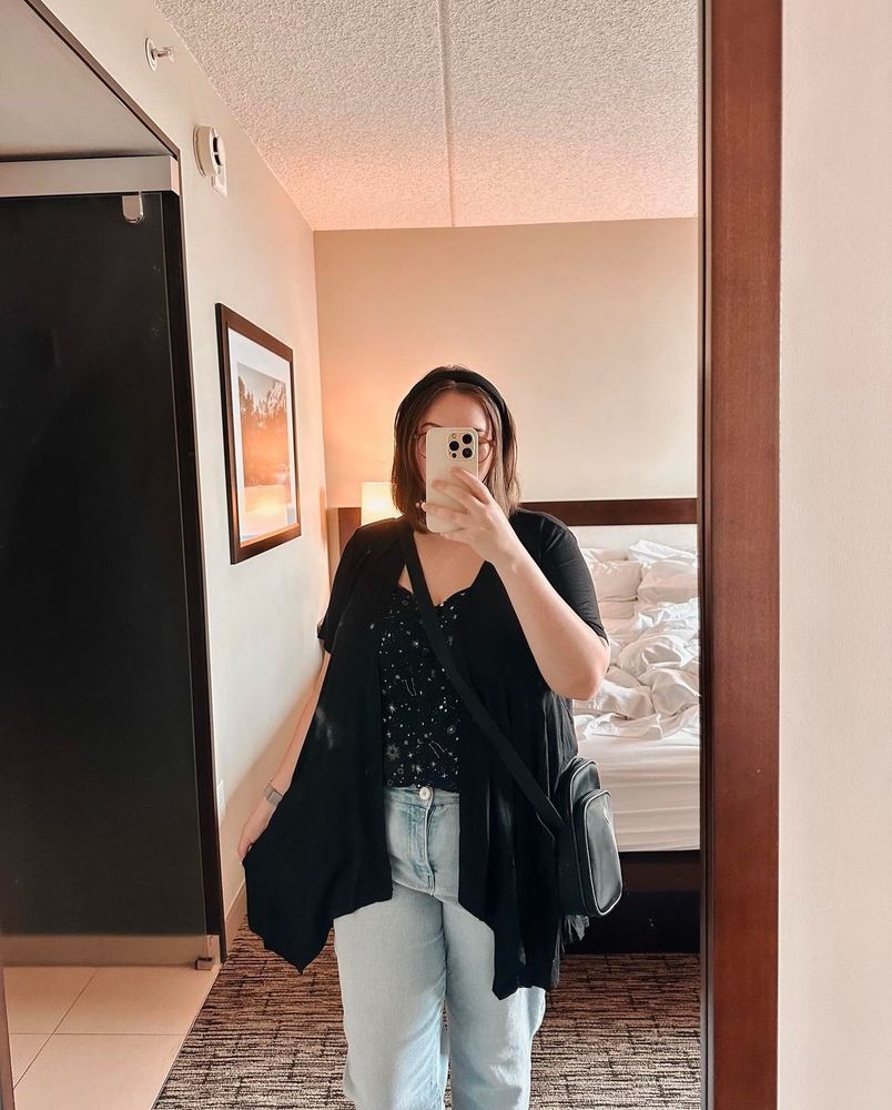 mirror selfie in a casual outfit with a cozy vibe