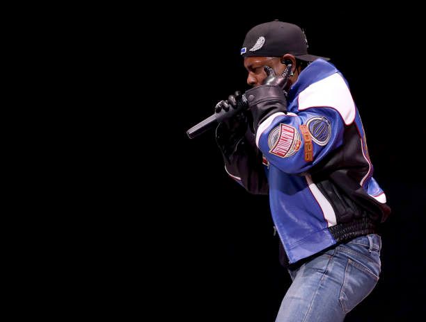 kendrick lamar singing at the super bowl half time show
