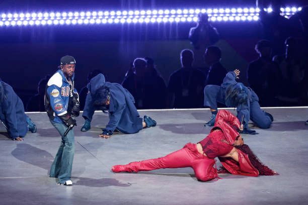 kendrick lamar and sza during half time 