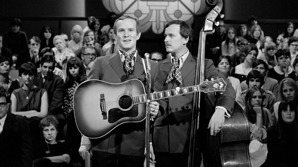 Tom Smothers, Comic Half of the Smothers Brothers, Dies at 86