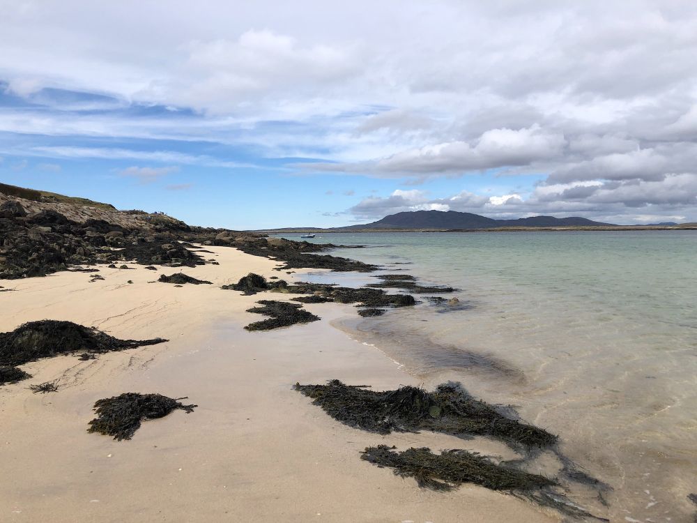 Trá Mhuighrois / Mhaírois, Iorras Aithneach, agus Iorras Beag i gcéin 