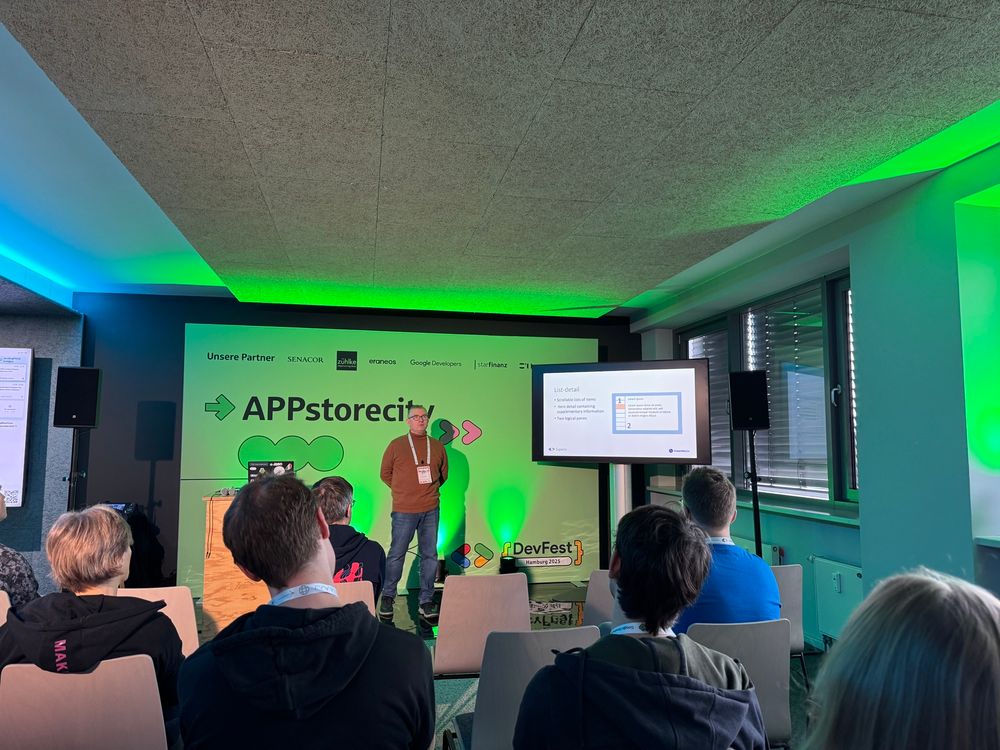 Thomas doing a talk on the AppStore City Stage.

Current slide showing the list detail screen pattern