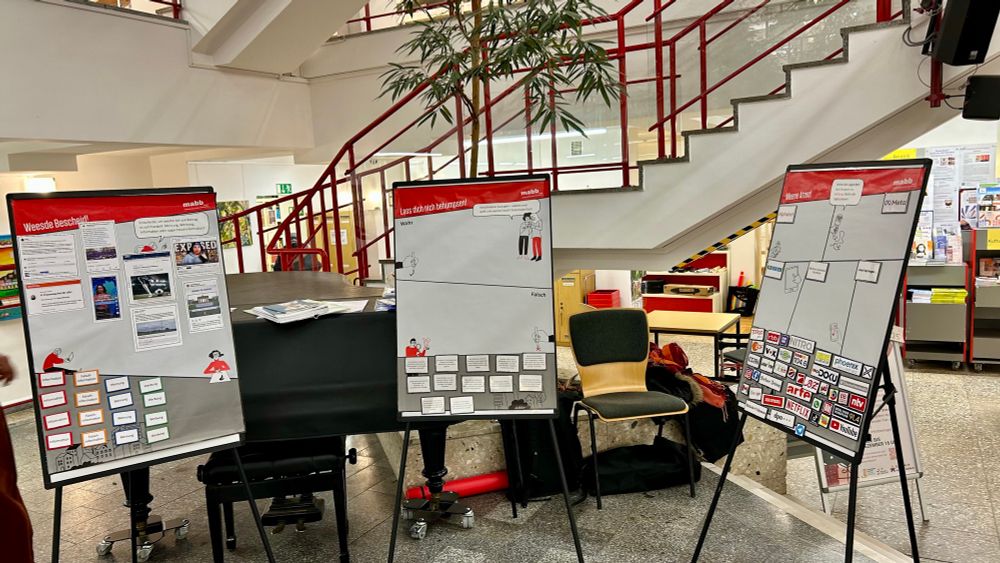 Desinfopoint“: Interessierte können ihr Wissen zu Medien und ihre Kompetenzen zum Umgang mit Falschinformationen ganz analog testen. Ein Angebot der Medienanstalt Berlin-Brandenburg 