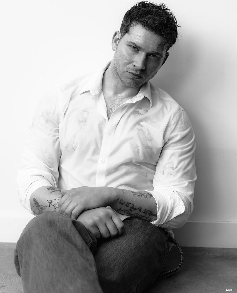 Oliver Stark once again posing for a fuckass random photoshoot cos why the fuck not when it doubt make a pout like he seriously just needs someone to fuck the attitude out of him and I happily volunteer 