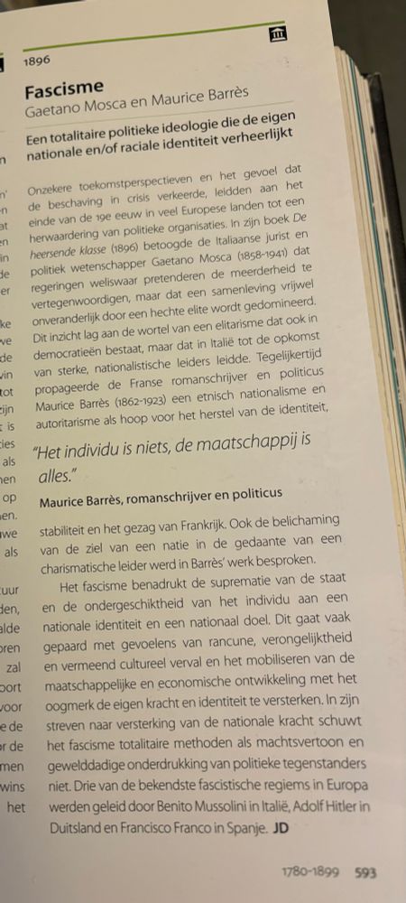 Pagina uit boek waarop het idee van fascisme beschreven wordt. Uit 1001 ideeën die ons denken veranderd hebben 