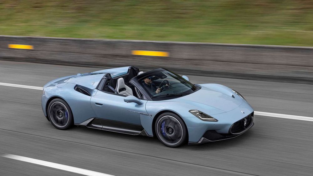 A very sporty Maserati I found on the internet. It looks modern without looking super weird like some modern sports cars. I don't actually kniw anything about sports cars.