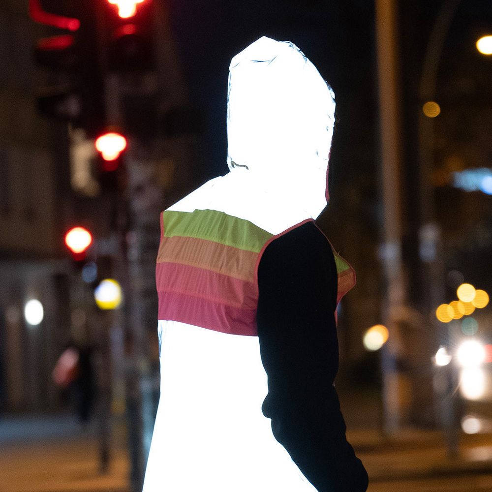 Eine sehr heftig reflektierende Weste