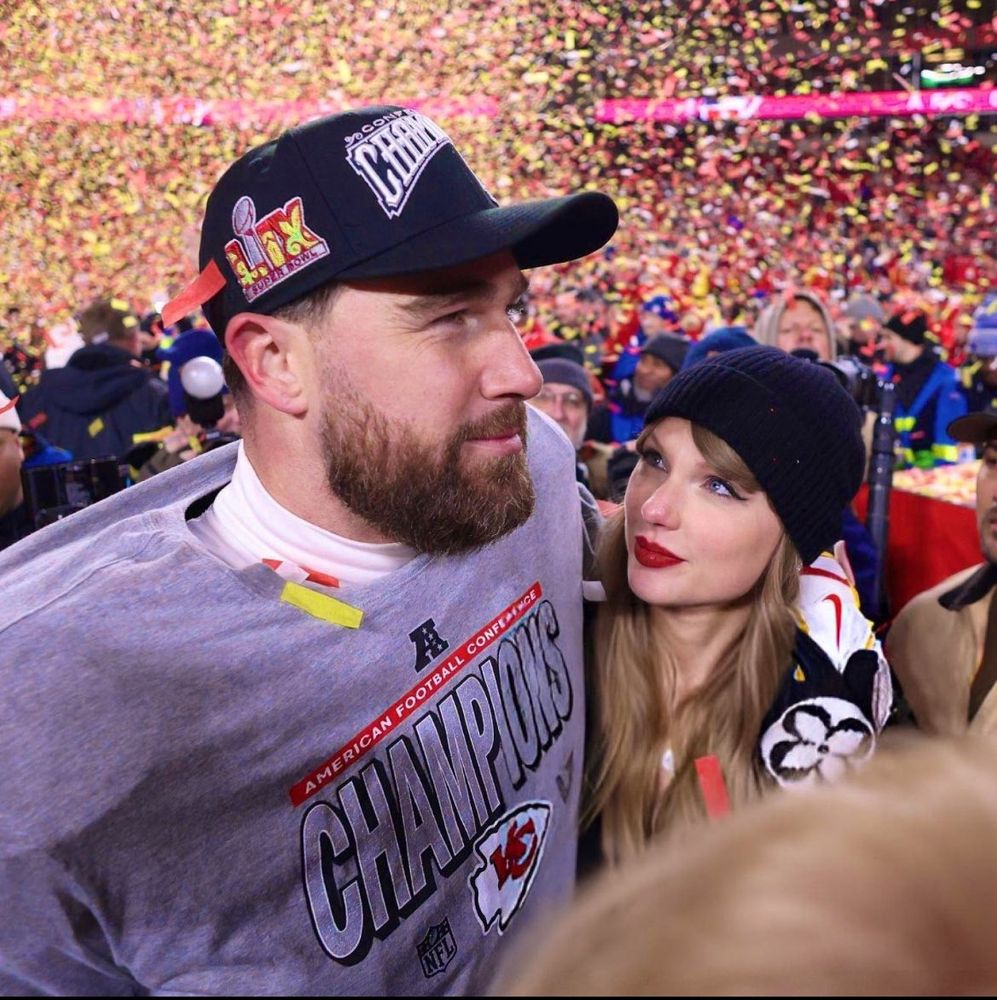 taylor swift travis kelce chiefs win on the field