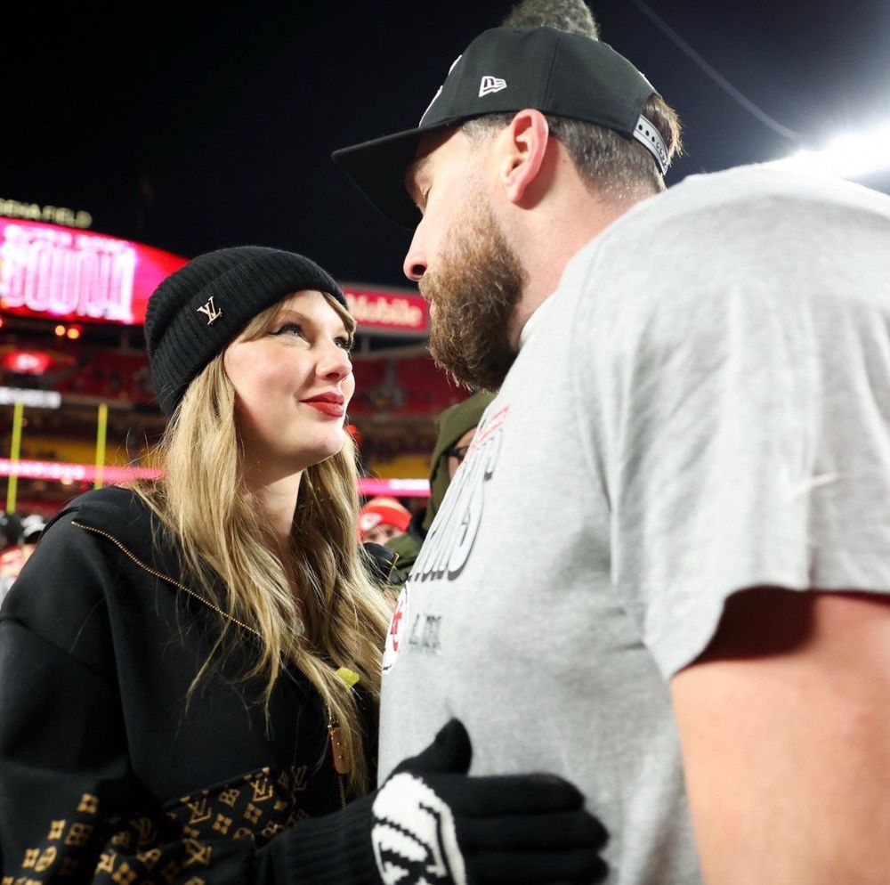 taylor swift travis kelce chiefs win on the field