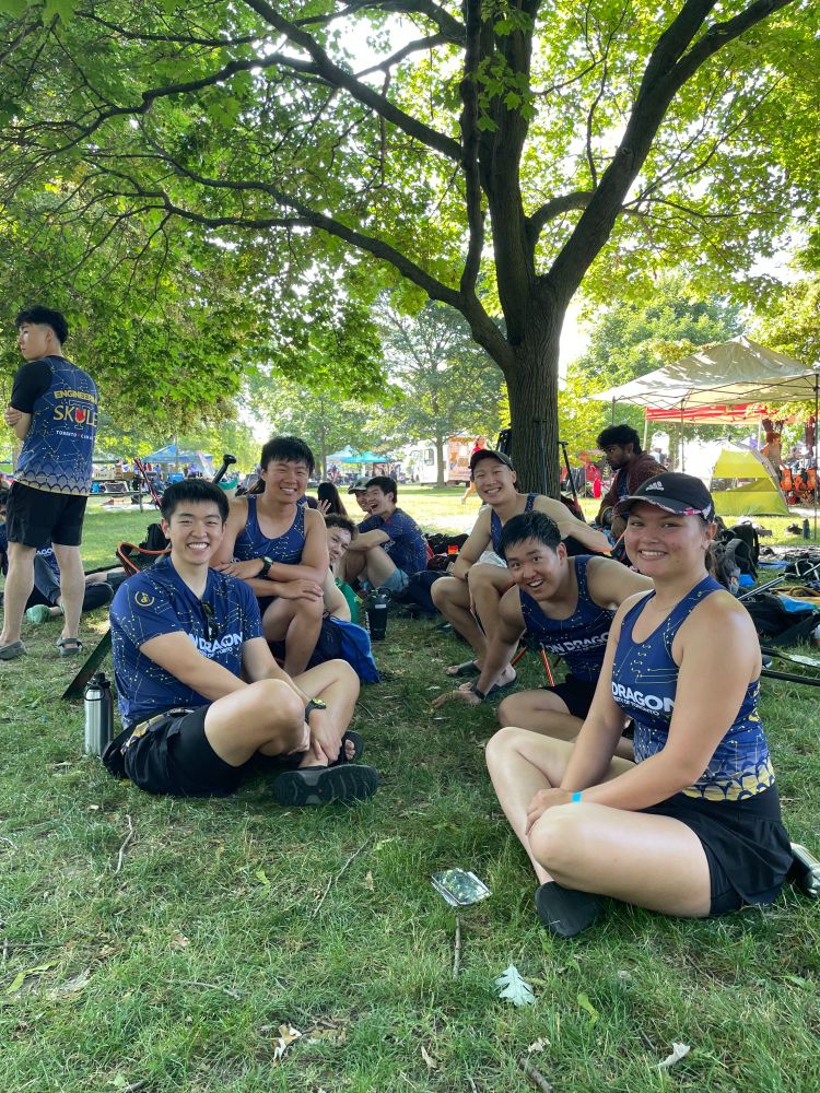 Skule Dragon Boat team on the lawn at the event