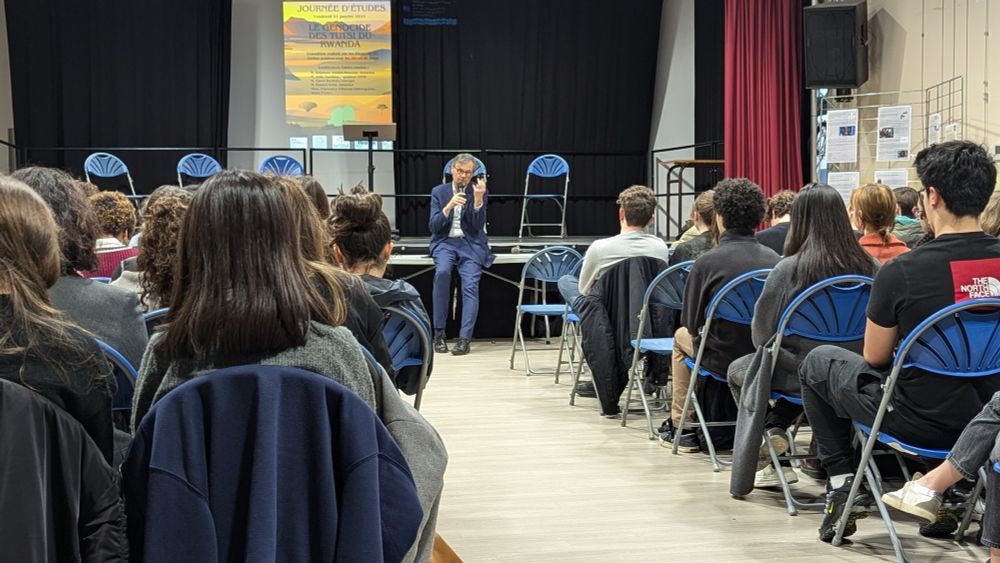Stéphane Audoin-Rouzeau évoque avec les élèves les racines lointaines du génocide des Tutsi 
