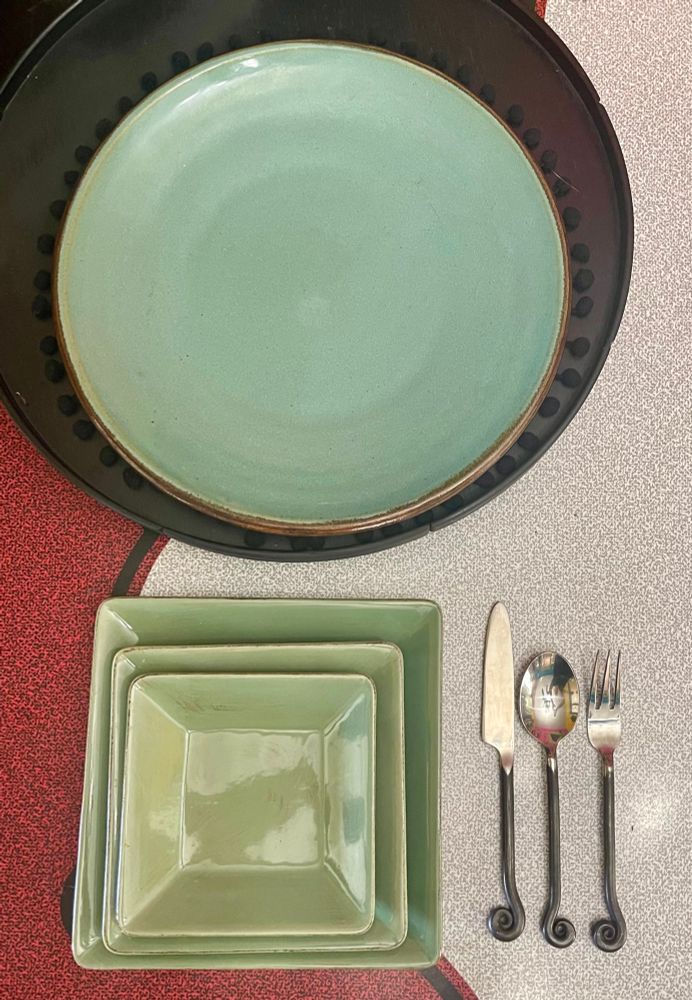 The big platter is fabulous and was one dollar! An entire set of sage ceramic square plates (3 sizes) and an entire set of heavy SS silverware…all for under $20. 🥰