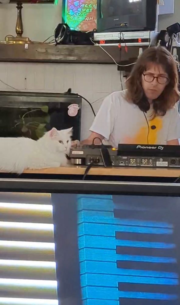 Cat & Paul (Furniture) 8-10am