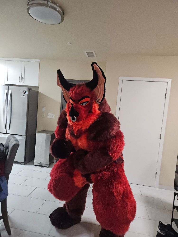 Another picture of me flexing in my fursuit