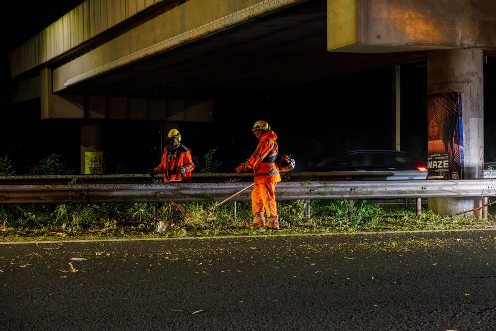 Maaien van de middenberm.
