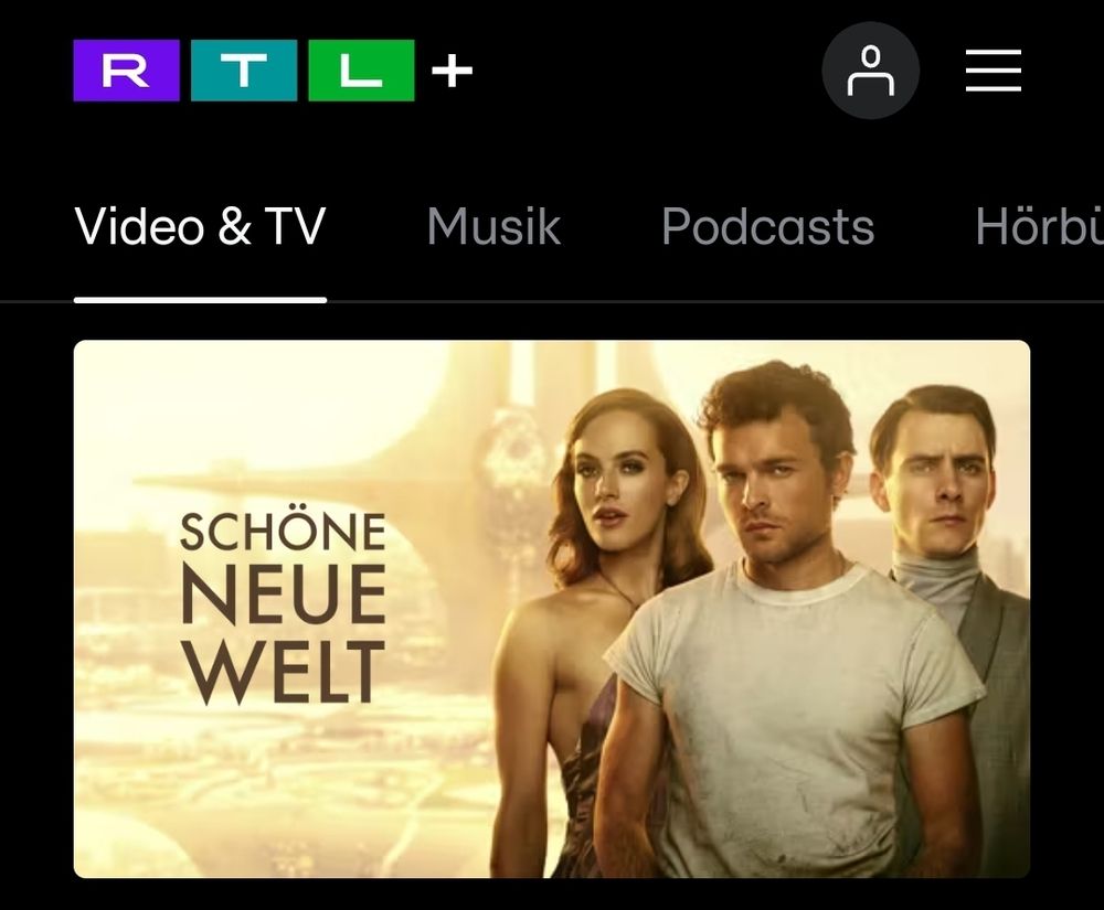 Kachel der Serie Schöne Neue Welt, die drei Hauptfiguren Lenina, John und Bernard vor futuristischer Skyline New Londons