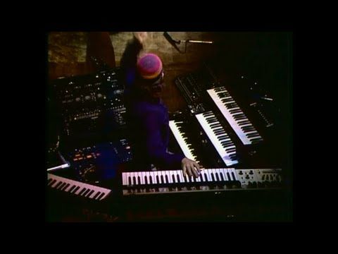 The Pursuit of the Woman With the Feathered Hat - Weather Report 1978