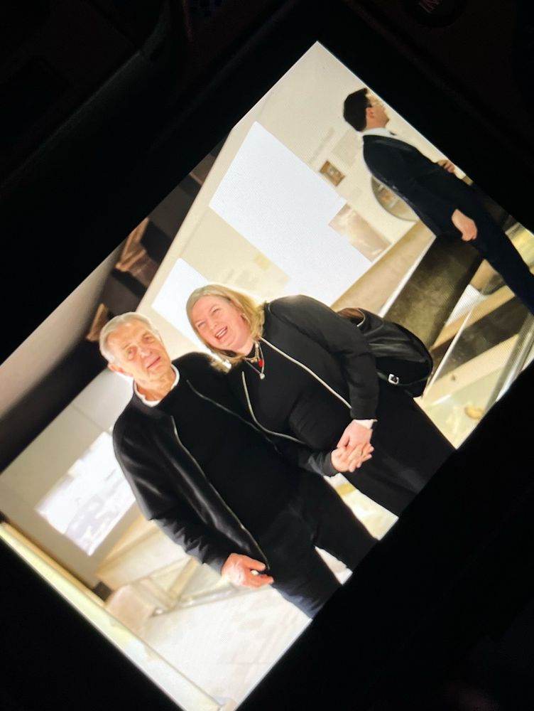 Foto vom Display abfotografiert zeigt Charly Koerbel und mich in Senckenbergmuseum