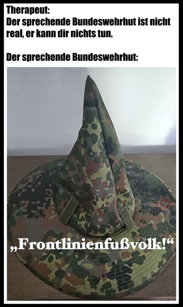 Ein flecktarnfarbener Zaubererhut