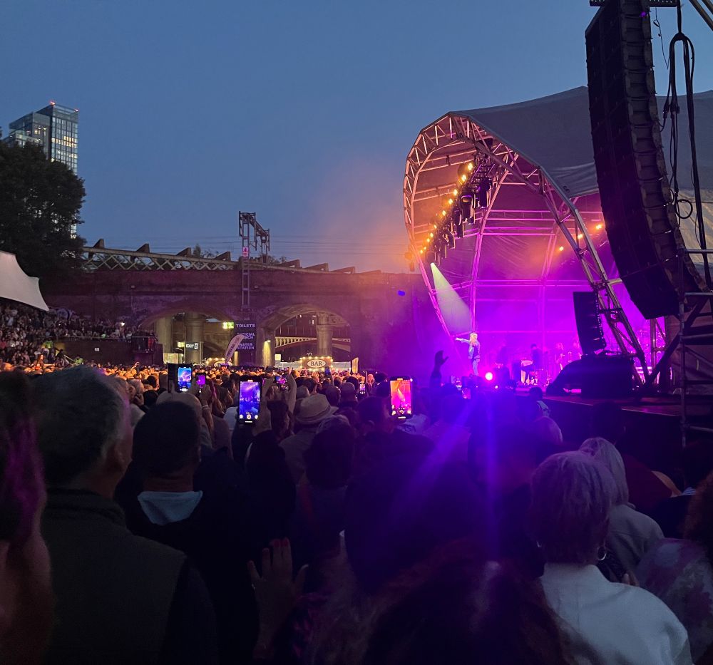 "One Day Like This" - Elbow finish off the set with this sing-along hit. Purple and orange lights on stage are captured on the screens of people's phones as they take pictures and videos of the finale.