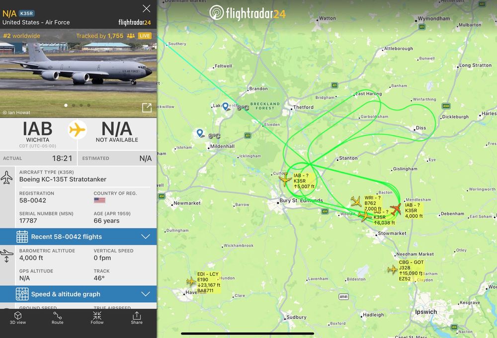 Screenshot of Flightradar showing 4 US planes circling at low altitude. 
