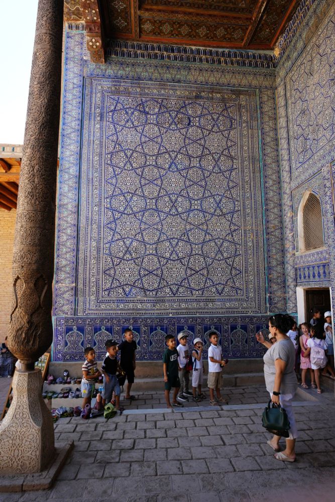 Blue tiled iwan in Kunya-Ark fortress, with school group in foreground.