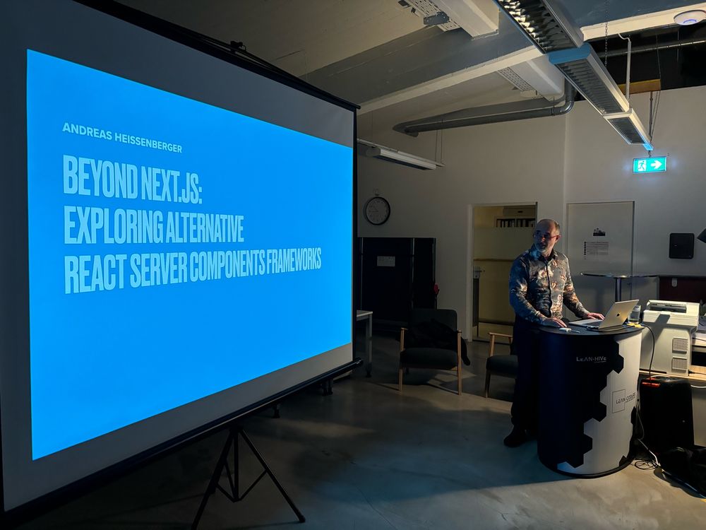 Andreas on Stage, slides in the back