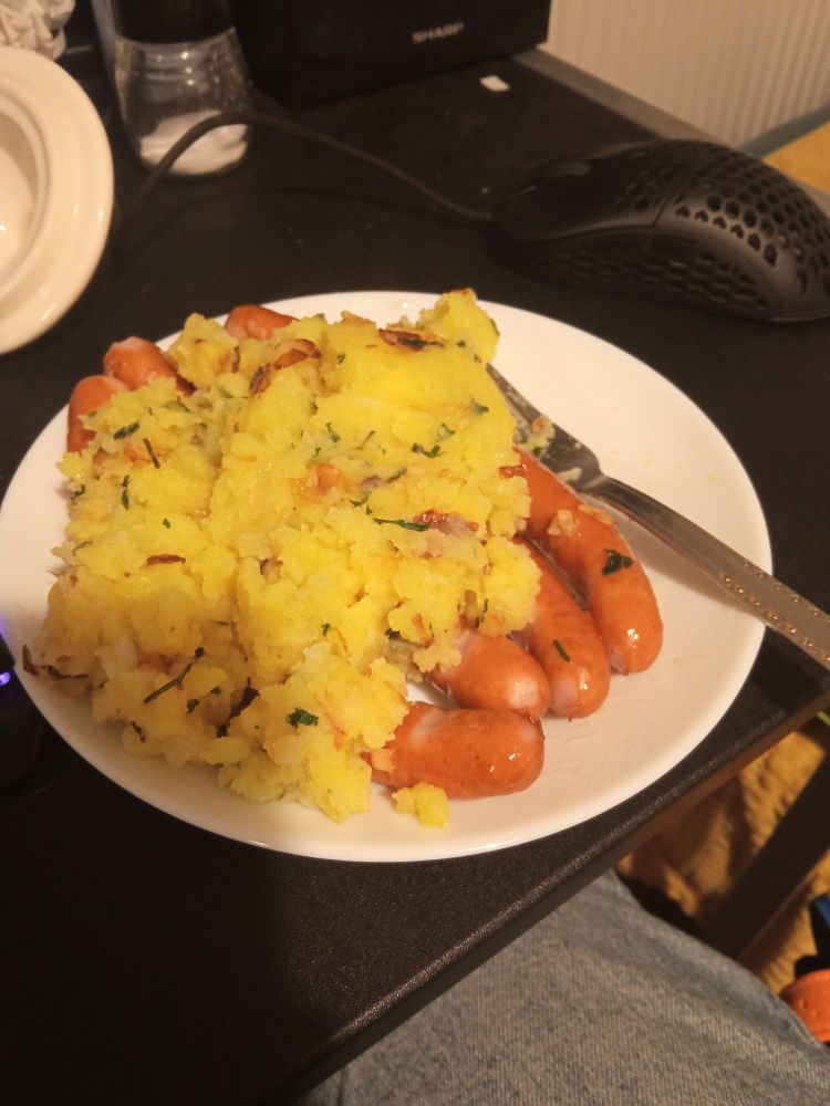 My lunch. Potatos with sausage :)