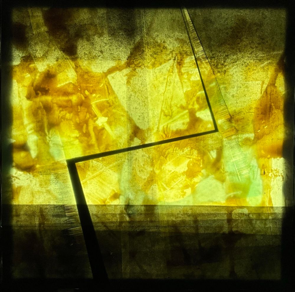 Obra "Guerra futura 1" (retroiluminada) de la serie "Parabellum 5", por el artista abstracto El Gus.