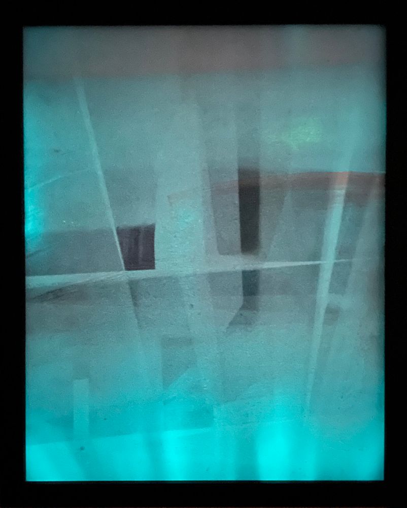 Obra "Incursión ártica" (apagada a oscuras) de la serie "Parabellum 3", por el artista abstracto El Gus.