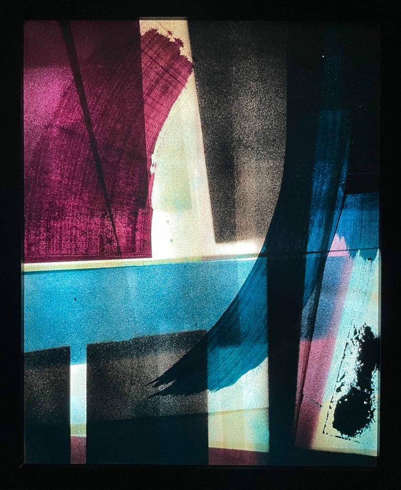 Obra "Incursión ártica" (encendida a oscuras) de la serie "Parabellum 3", por el artista abstracto El Gus.