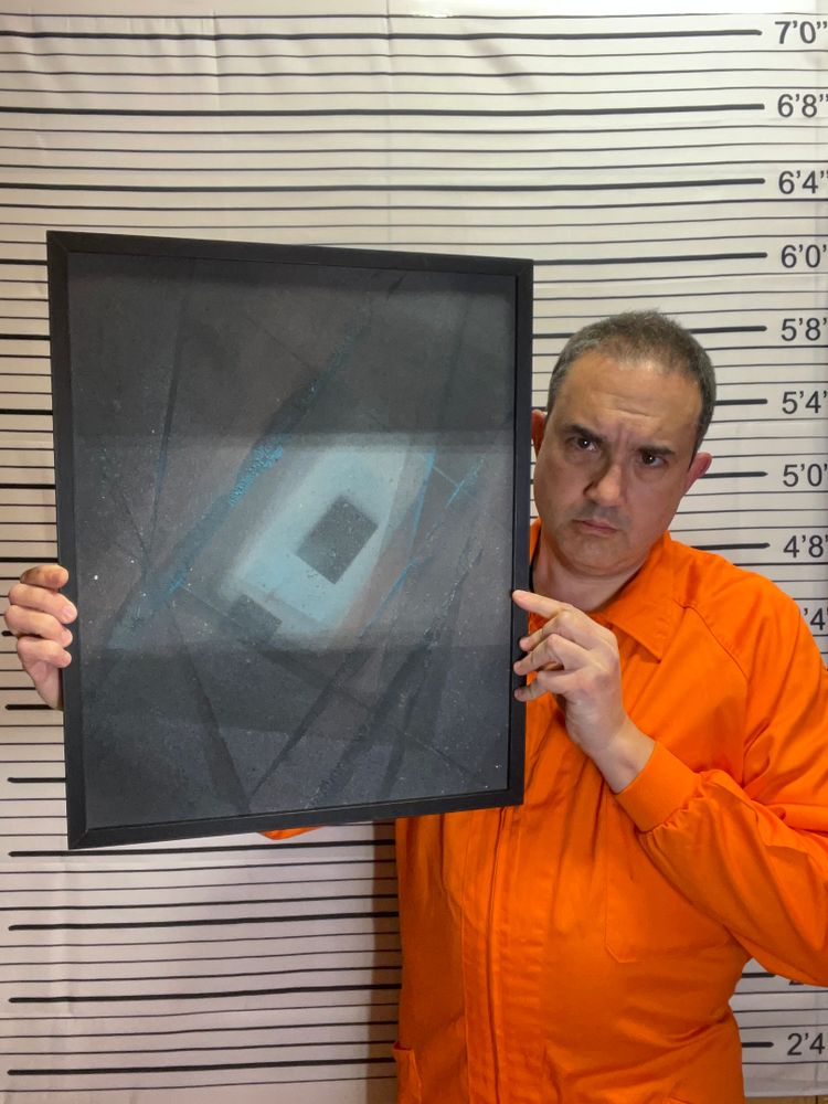 Comparativa de tamaño de la obra "Vista de dron" (con luz), por el artista abstracto El Gus.