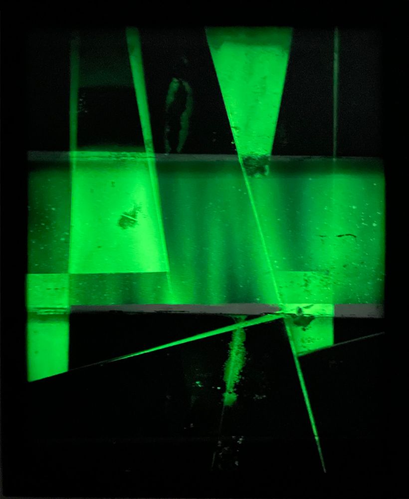 Obra "Escudo antimisiles" (apagada a oscuras) de la serie "Parabellum 3", por el artista abstracto El Gus.