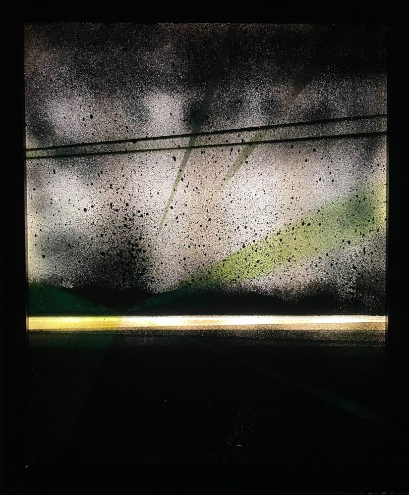 Obra "Misiles guiados" (encendida a oscuras) de la serie "Parabellum 3", por el artista abstracto El Gus.