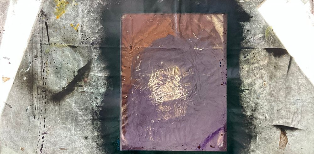 La obra "Puerta al vacío", de la serie "Ausencias 9", tiene tres caras. Aquí podemos ver su cara retroiluminada.