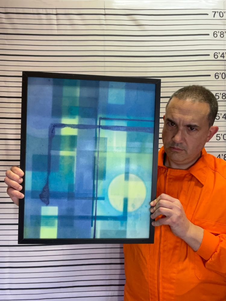 Comparativa de tamaño de la obra "Visión nocturna 2" (cara 1, con luz), por el artista abstracto El Gus.