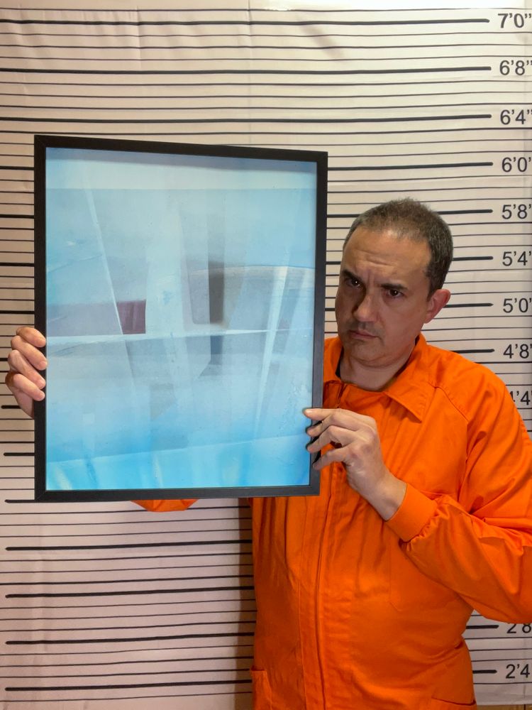Comparativa de tamaño de la obra "Incursión ártica" (con luz), por el artista abstracto El Gus.