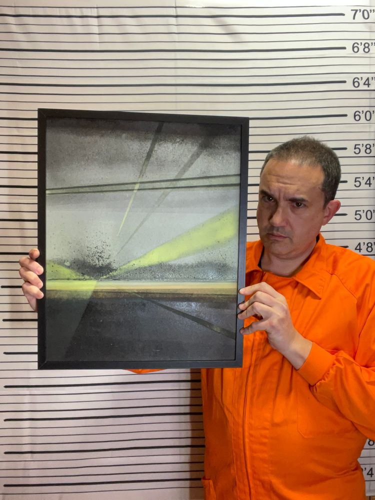Comparativa de tamaño de la obra "Misiles guiados" (con luz), por el artista abstracto El Gus.