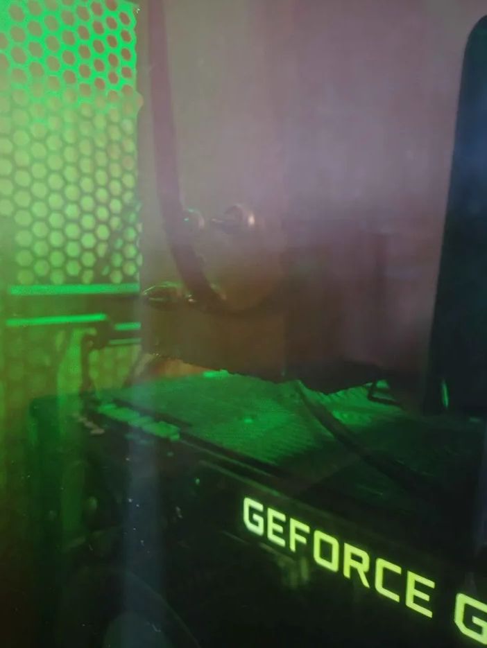 a close up on the tower cooler and 980 after finishing the case swap
