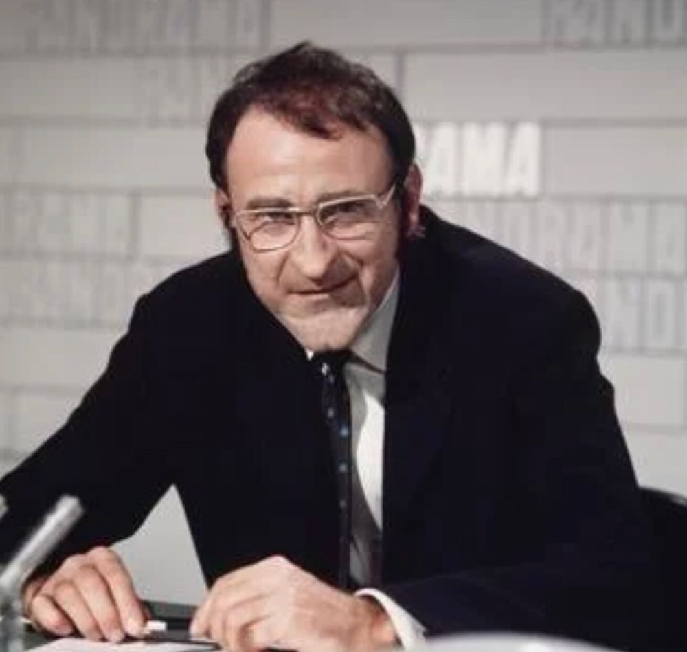 Panorama-Moderator Merseburger, gespielt von Loriot