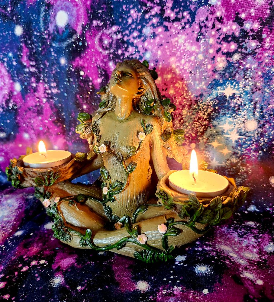 Side view of fae statue holding tealight candles