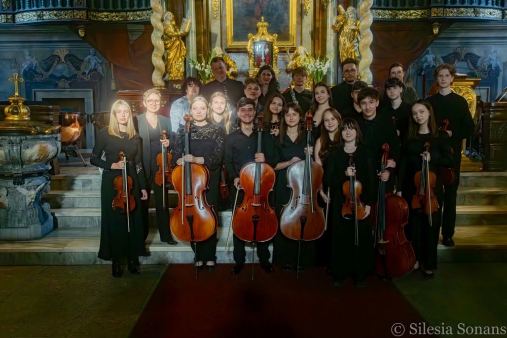 Musicians with instruments 
