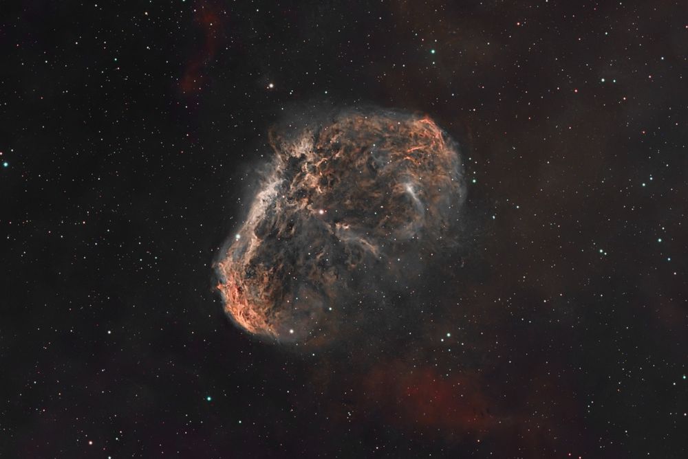 Detail of The Crescent Nebula (NGC 6888). Reprocessed with better detail.

Shot taken on 2025-06-22 from my backyard. 

🔭: William Optics Pleiades 111
📷: ZWO ASI 2600 + Filter L-Extreme
Total exposure: 1200 sec

#Astrophotography #Space #DeepSpace #Astronomy