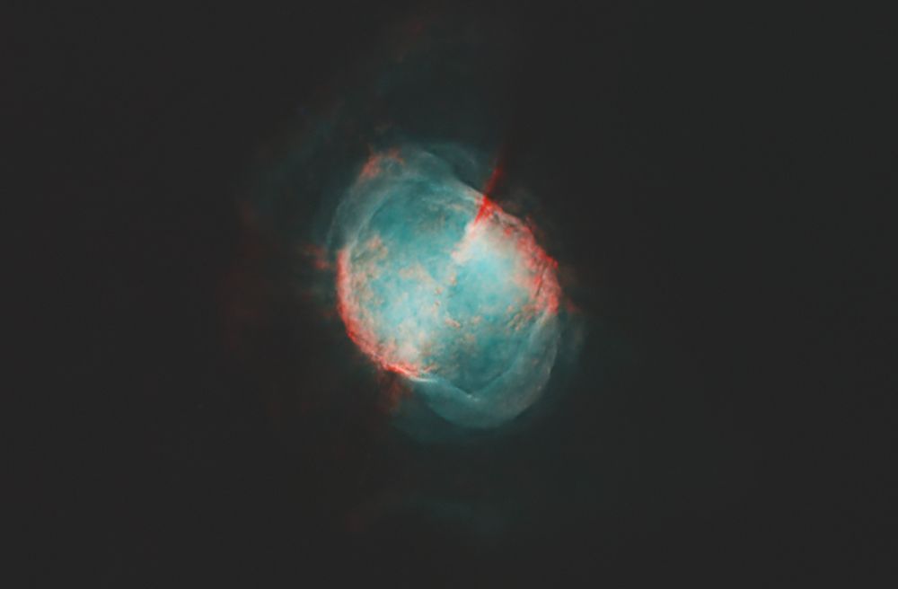 Starless version of Messier 27, The Dumbbell Nebula (also known as the Apple Core Nebula). Retaken with more exposure.

Shot taken on 2025-07-4 from my backyard

Telescope : William Optics Pleiades 111
Camera : ZWO ASI 2600 + L-Extreme Filter
Total exposure: 85 minutes

#Astrophotography #Space #DeepSpace #Astronomy